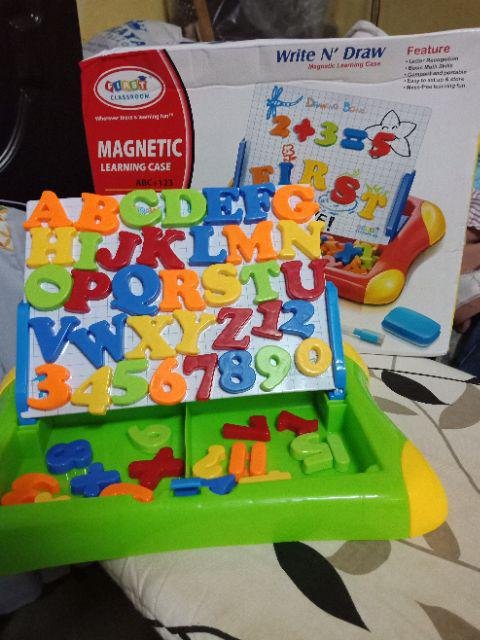 2in1-magnetic-drawing-board-with-alphabet